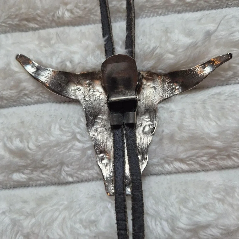 Men Silver Tone Bull Skull Bolo Tie Western Cowboy Black Cord Southwestern Style